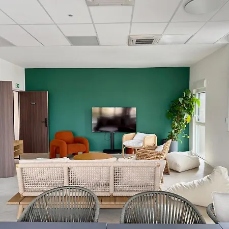 Apartment We Live Sharies B303 *